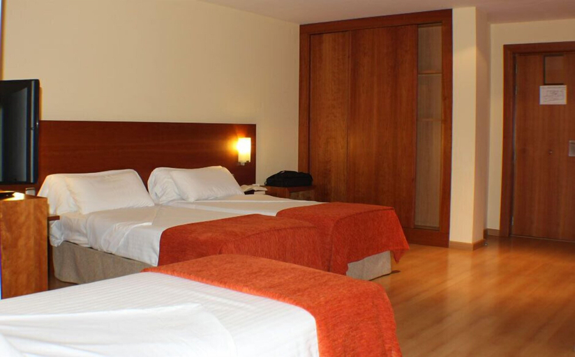 Bedroom 3, Torre Monreal Hotel, Navarra