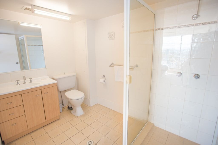 Bathroom 5, Anacapri Holiday Resort Apartments, Gold Coast