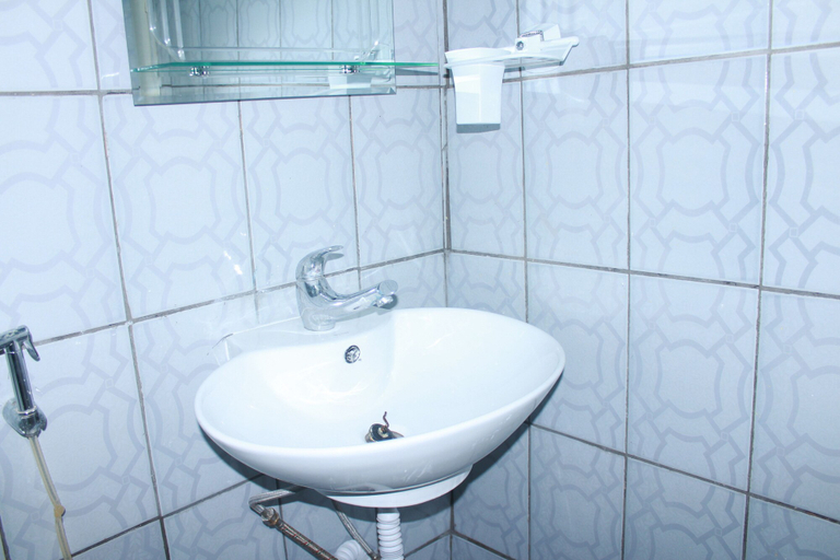 Bathroom 3, Elu Hotel Diamant, Wouri