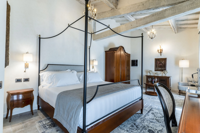 Bedroom 30
