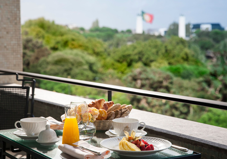 Food & Drinks 14