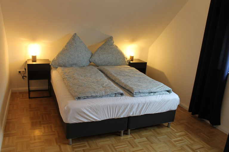 Bedroom 2, Ferienhaus am Seedeich, Emden