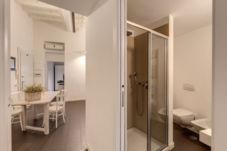 Others 5, trastevere miracle suite, Rome