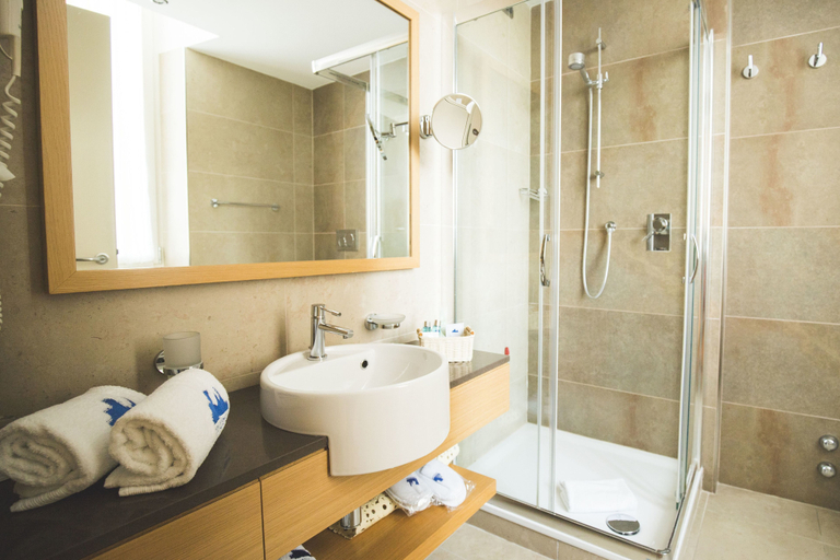 Bathroom 5, Hotel Sirmione Terme, Brescia