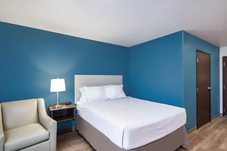 Bedroom 4, WoodSpring Suites Elgin - Chicago, Kane
