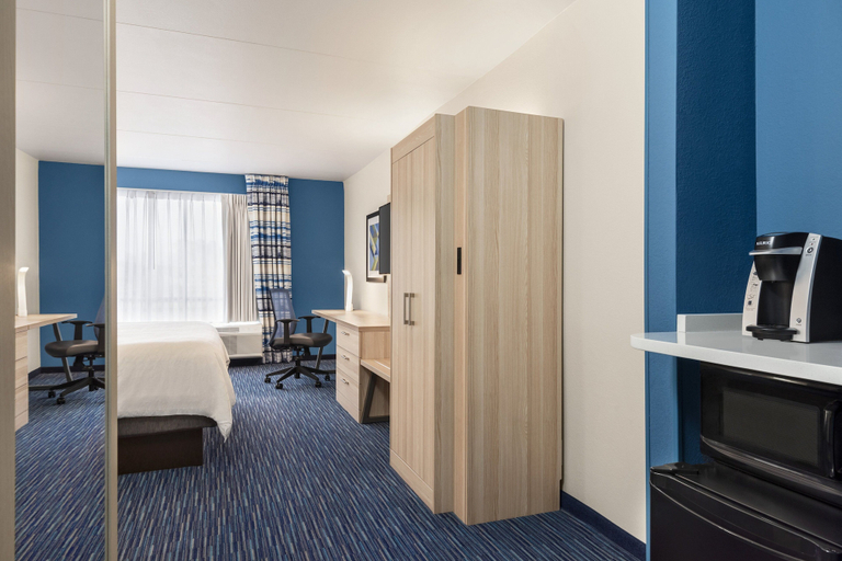 Bedroom 4, Holiday Inn Express DUMFRIES by IHG, Prince William