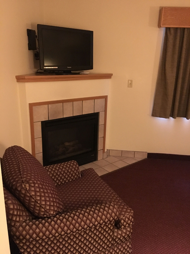 Others 5, Moose Lake Lodge & Suites, Carlton