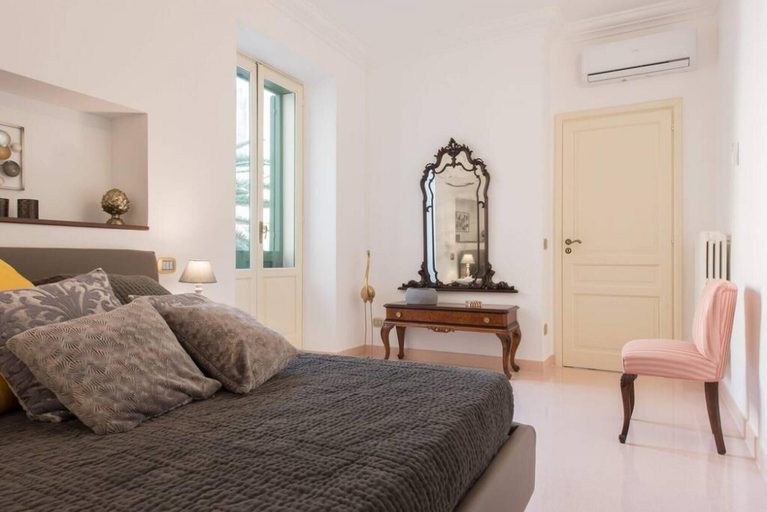 Bedroom 2, Duomo sea Side Deluxe Apartment, Syracuse