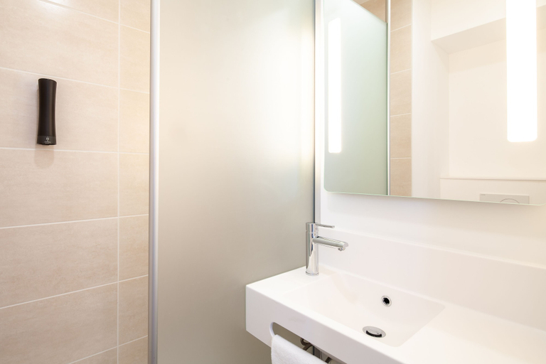 Bathroom 4, B&B HOTEL Paris Porte de Bagnolet, Seine-Saint-Denis