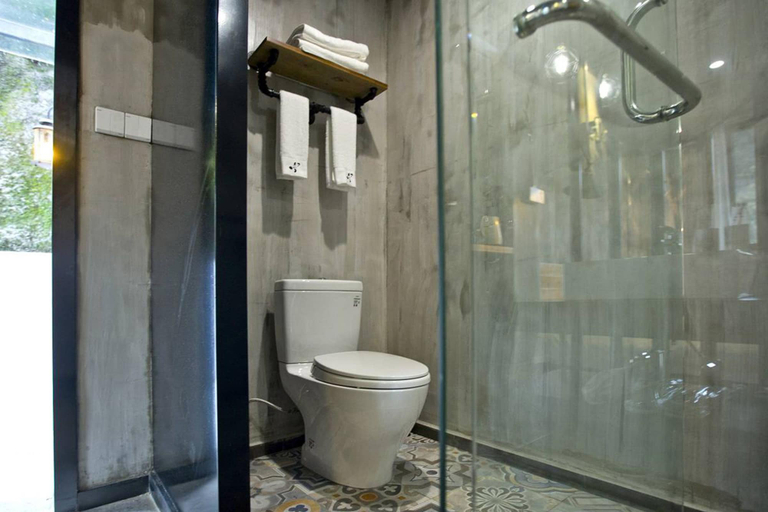 Bathroom 4, Zero Five One Seven Inn, Huangshan