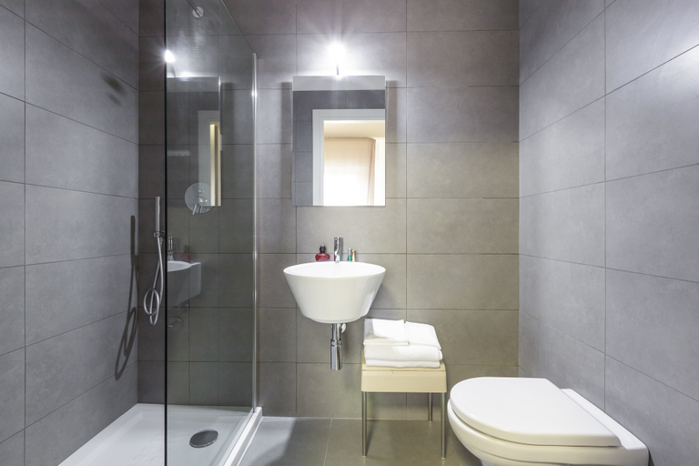 Bathroom 4, ibis Styles Brindisi, Brindisi