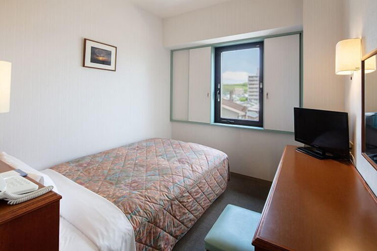 Bedroom 3, Shin Iizuka Station Hotel, Iizuka
