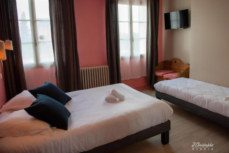 Bedroom 3, Logis Hotel La Corne D'abondance, Eure