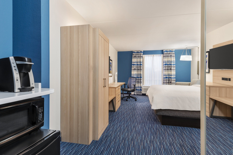 Bedroom 4, Holiday Inn Express DUMFRIES by IHG, Prince William