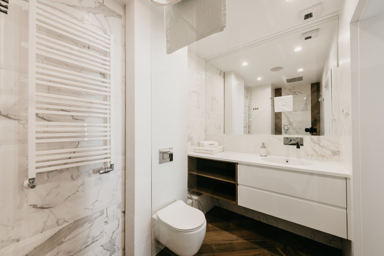 Bathroom 3, Exclusive Apartments | Krakow Lubicz Brewery, Kraków City