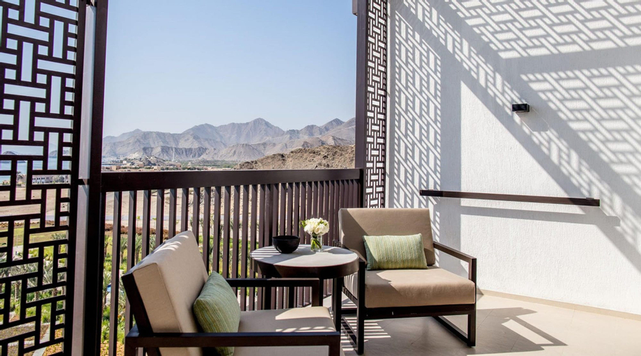Exterior & Views 9