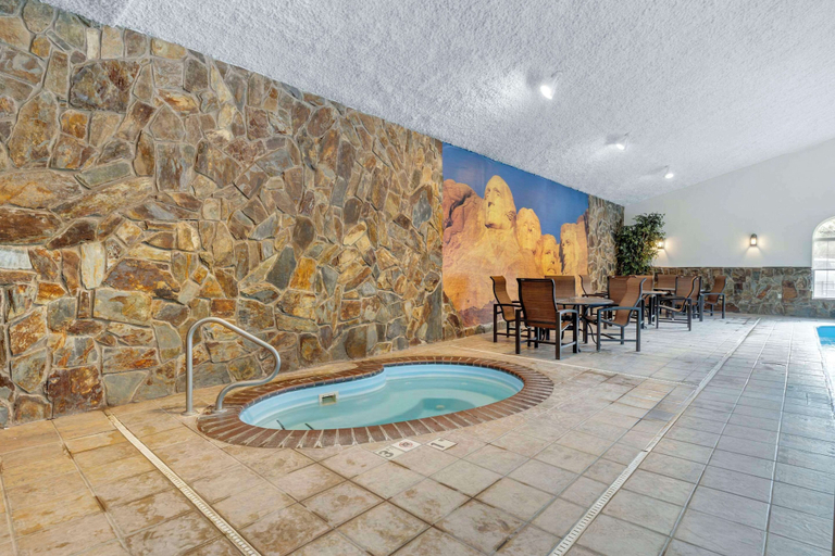 Sport & Beauty 5, Comfort Inn & Suites Mt. Rushmore, Pennington