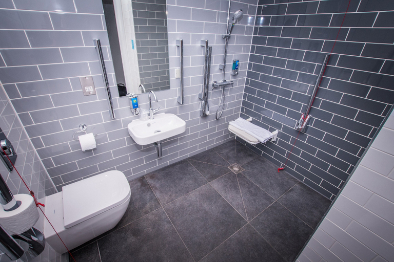Bathroom 4, Holiday Inn Express EXETER - CITY CENTRE by IHG, Devon