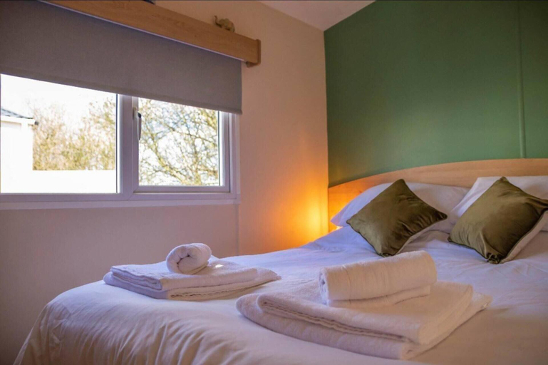 Bedroom 5, Tattershall Lakes Private Hot Tub Lodge - Sleeps 6, Lincolnshire