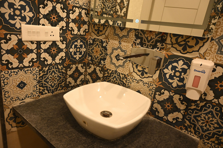 Bathroom 4, Hotel Vikram Palace, Varanasi