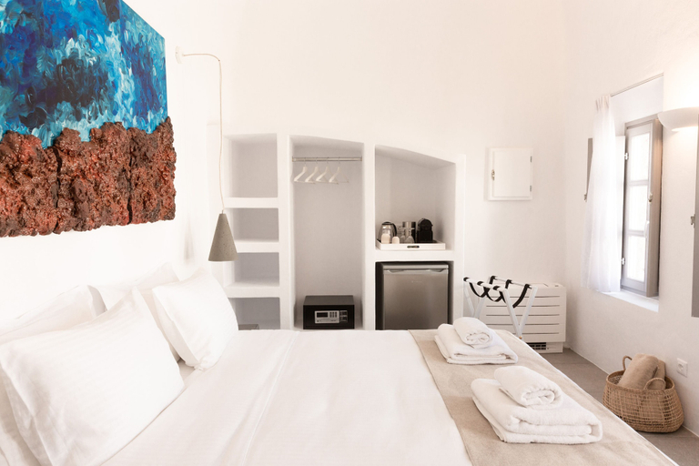 Bedroom 5, Cydonia Caves, South Aegean