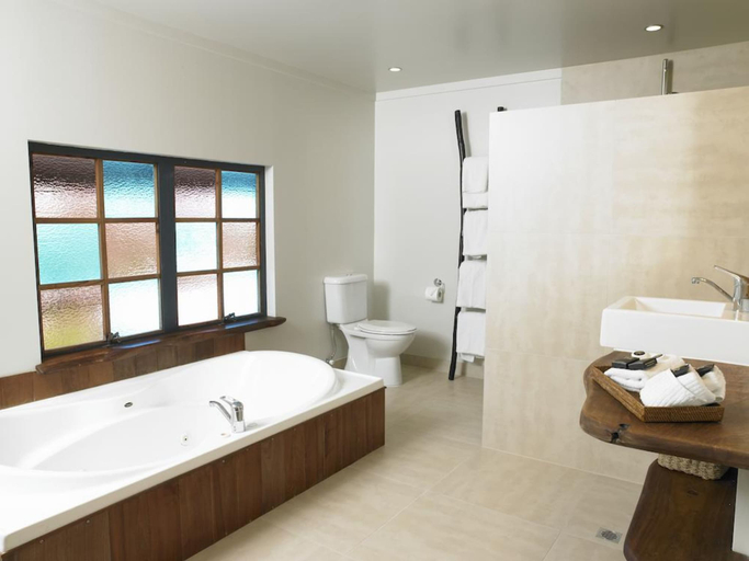 Bathroom 5, The Narrows Landing, Waipa