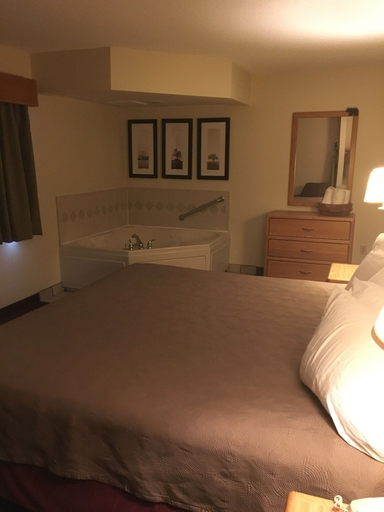 Bedroom 3, Moose Lake Lodge & Suites, Carlton