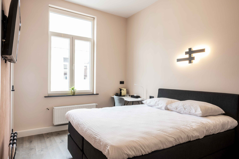 Bedroom 12
