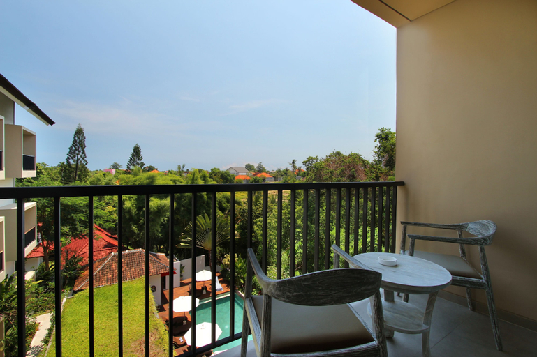 Exterior & Views 3