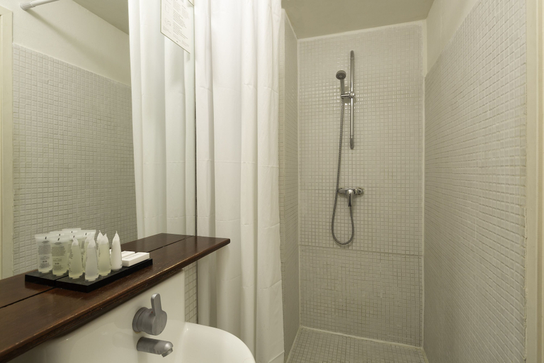 Bathroom 3, Amsterdam House Hotel, Amsterdam