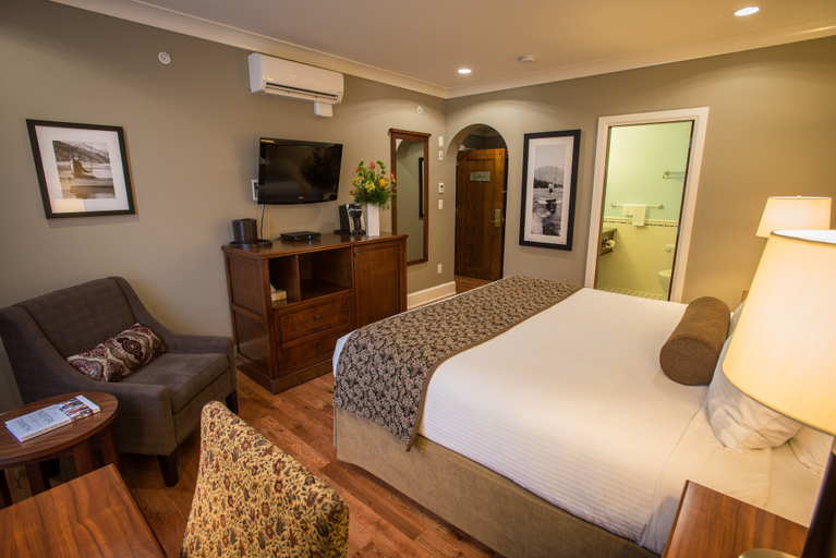 Bedroom 5, Hume Hotel & Spa, Central Kootenay