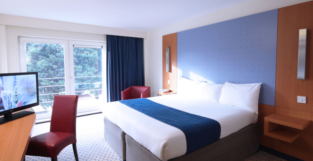 Bedroom 3, Ramada London North M1, London