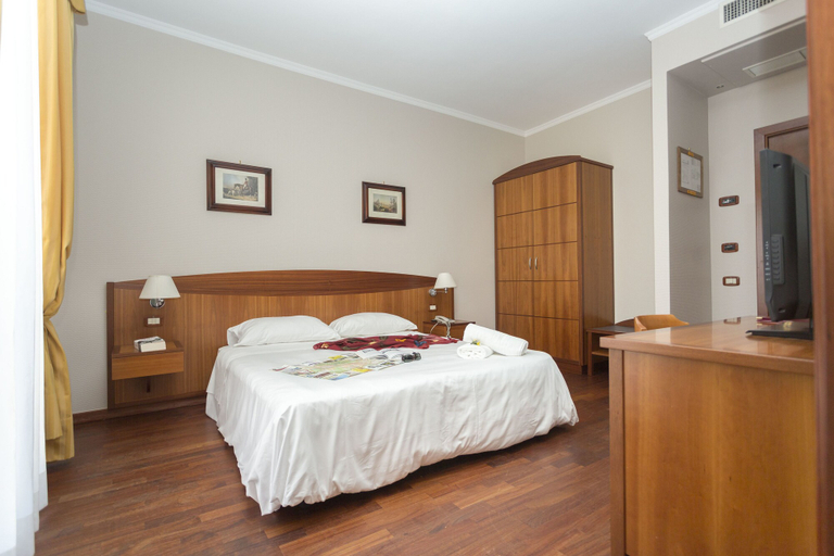 Bedroom 3, Hotel Cavaliere, Bari
