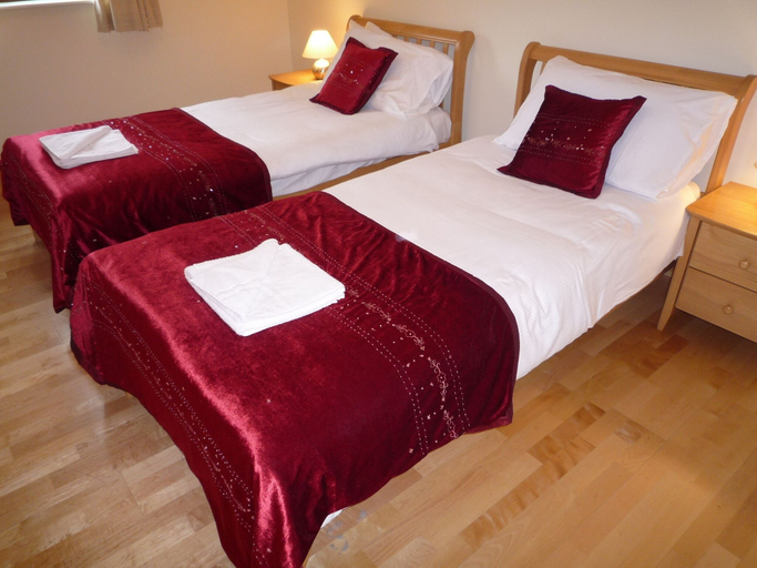 Bedroom 2, Castle Quay Holiday Homes