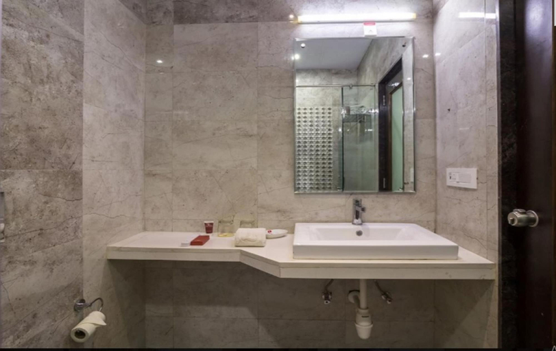 Bathroom 4, Lords Inn Somnath, Gir Somnath