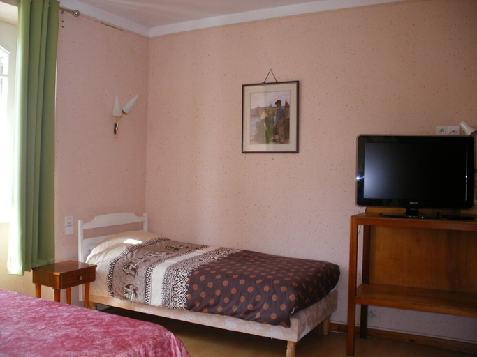 Bedroom 4, Hotel Modern, Finistère