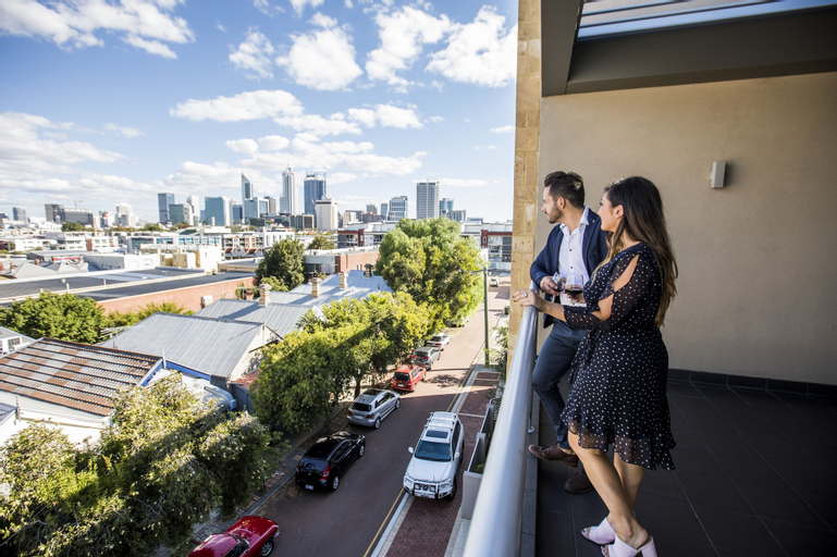 Exterior & Views 1