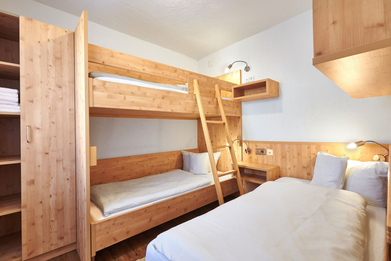 Bedroom 3, Hotel Engel - Familotel Hochschwarzwald, Lörrach