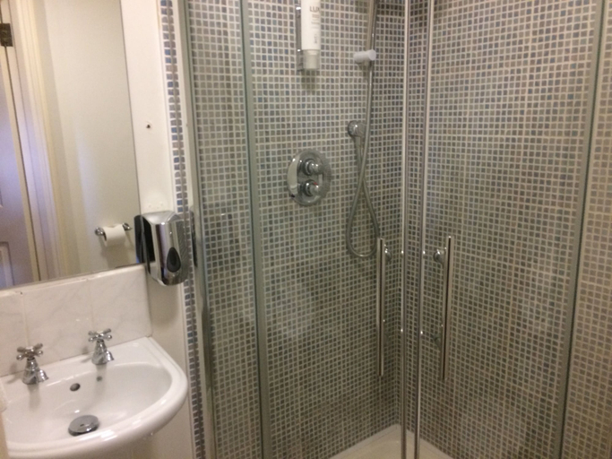 Bathroom 4, Innisfree House