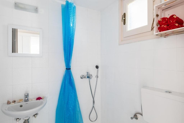 Bathroom 2, Izabella's House, South Aegean