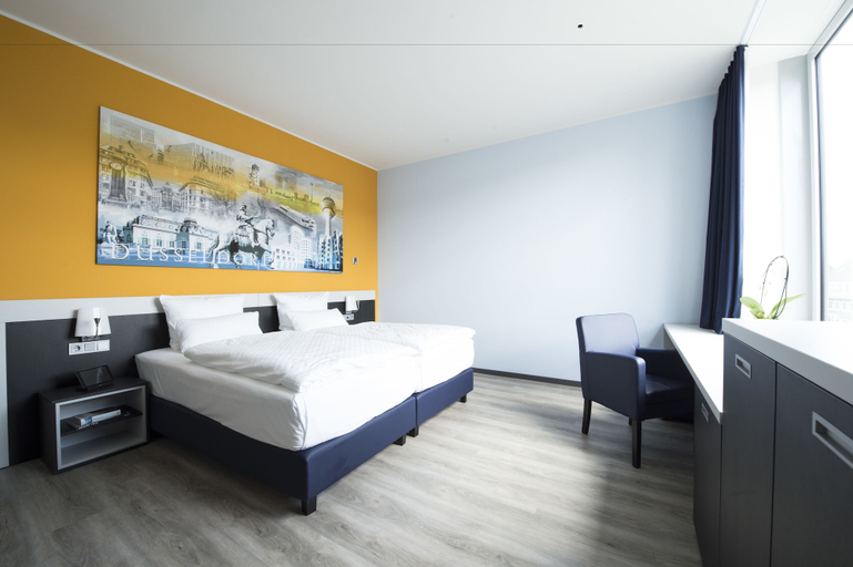 Bedroom 2, carathotel Düsseldorf City, Düsseldorf