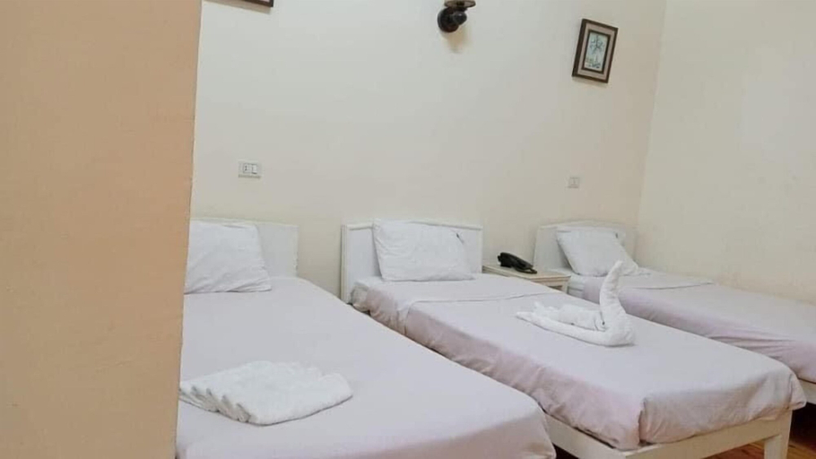 Bedroom 2, De La Poste, Ash-Sharq