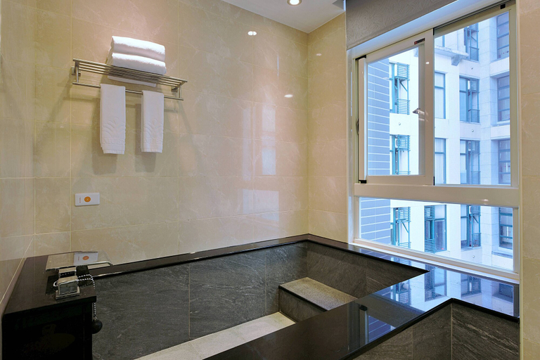 Bathroom 4, Muen Yuan Dong Hot Spring Hotel, Yilan