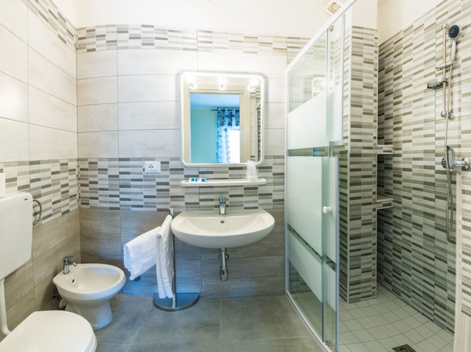 Bathroom 4, Hotel Romantik, Udine
