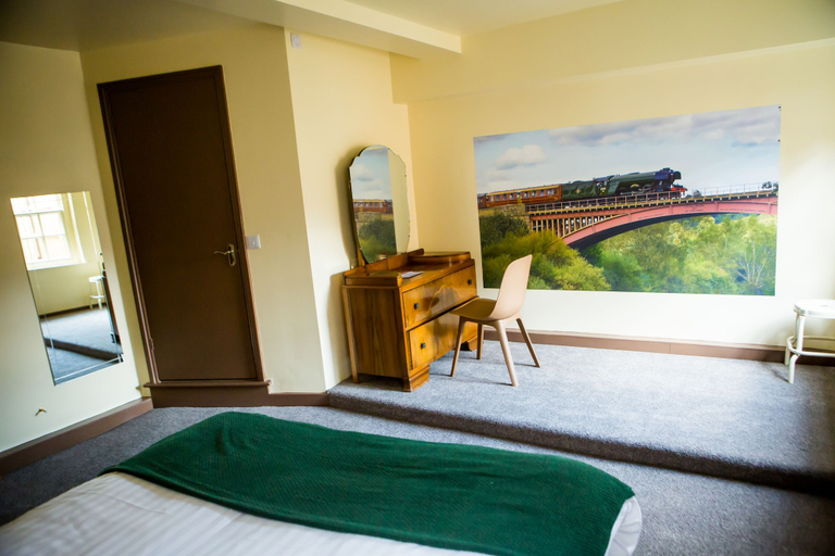 Bedroom 2, The Golden Lion Inn, Shropshire
