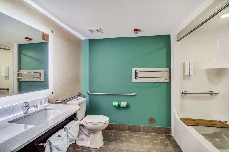 Bathroom 4, Clarion Pointe Wake Forest - Raleigh North, Wake