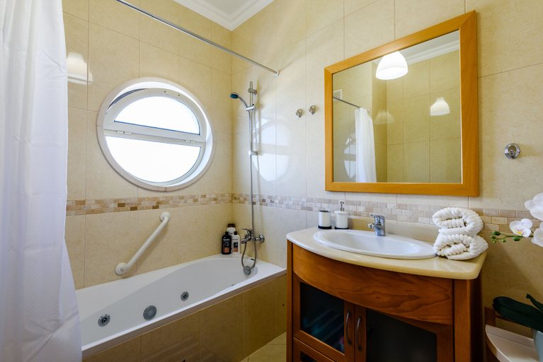 Bathroom 4, Sea view Apartment with 3 spacious Terraces & 2 Swimming pools, Albufeira