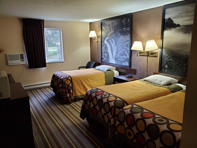 Bedroom 3, Super 8 by Wyndham Shelton, Mason