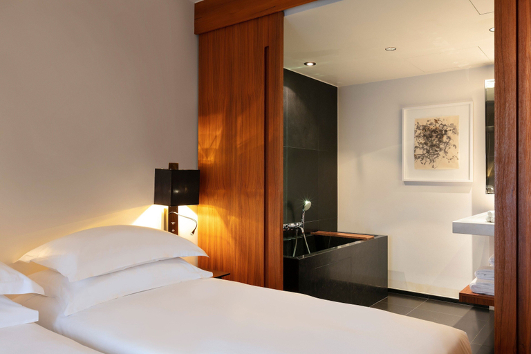 Bedroom 3, Le Metropolitan Paris Tour Eiffel, a Tribute Portfolio Hotel, Paris