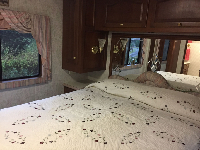Bedroom 2, The Great Escape-Shirley with Hot Tub, Capital